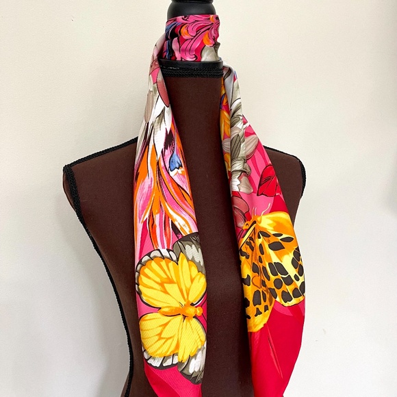 New Salvatore Ferragamo Butterfly Red Pink Multicolor Flora Silk Scarf - Picture 11 of 15
